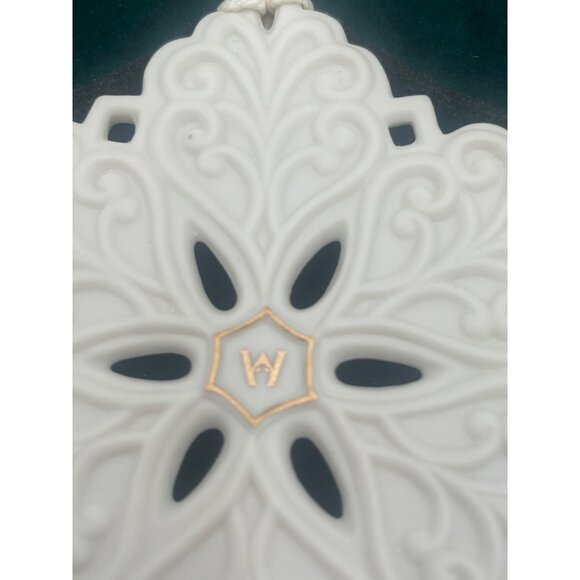 Wedgwood 2003 White Snowflake Ornament Box Porcelain England Delicate Design Dec - Picture 4 of 6